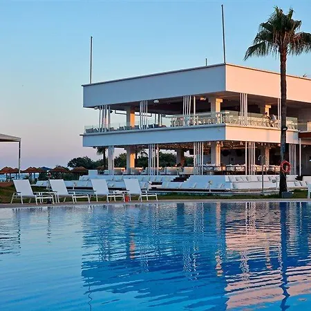 Semesteranläggning (resort) So White Ayia Napa