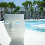 So White منتجع أيا نابا
