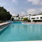 Курортный комплекс So White 4*