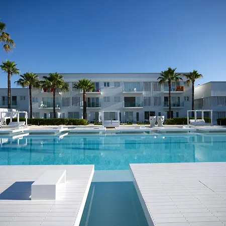 So White 4* Ajia Napa