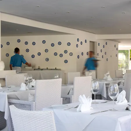 Rezort So White Ayia Napa