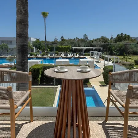 So White 4* Ajia Napa