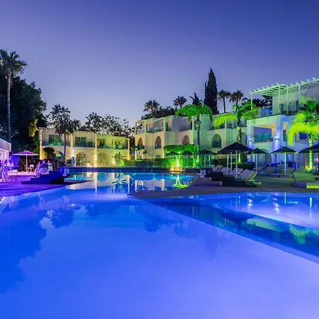 Üdülőközpont So White 4*