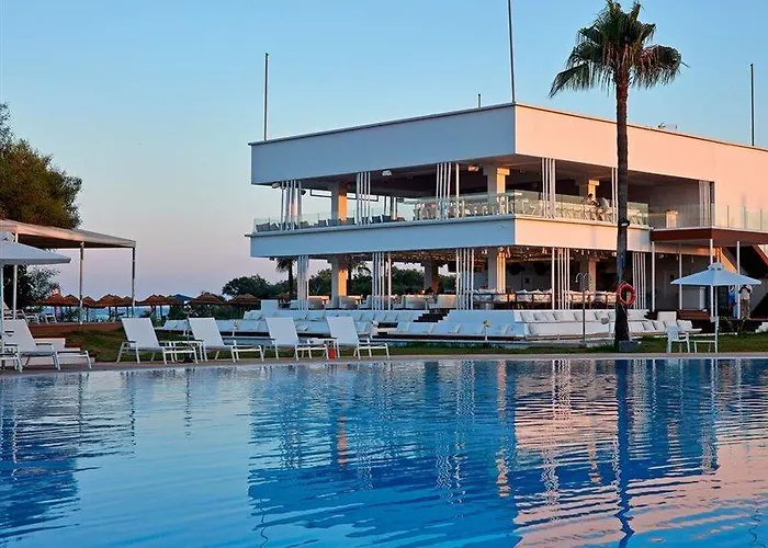 Курортный комплекс So White Айя-Напа