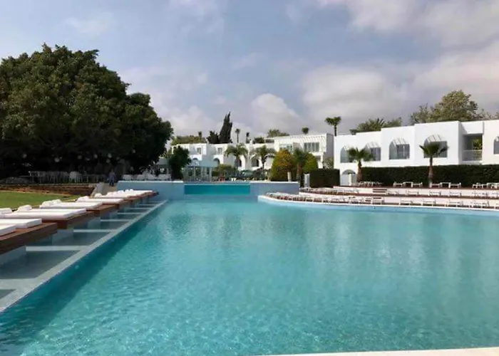 Курортный комплекс So White 4*