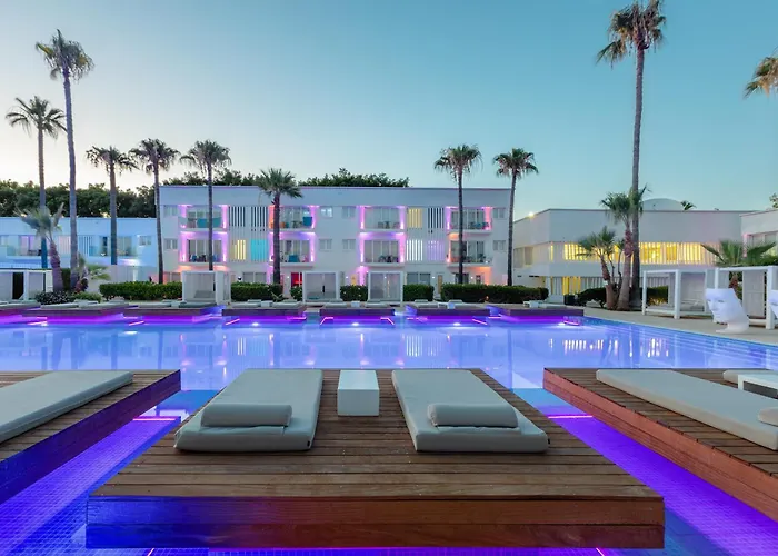 Station touristique So White Ayía Nápa