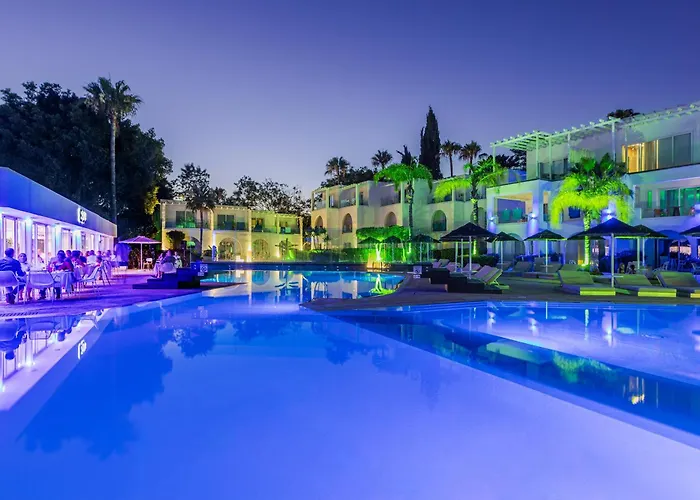 Курортный комплекс So White 4*