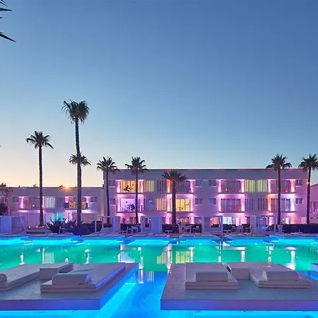 So White أيا نابا