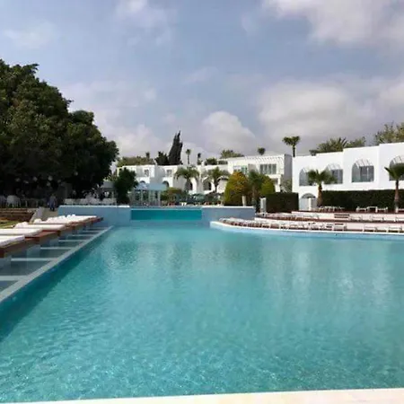 Курортный комплекс So White 4*