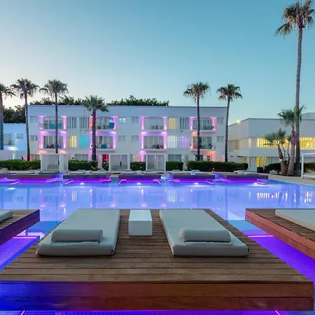 منتجع So White أيا نابا