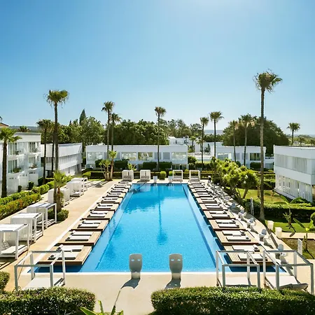 So White أيا نابا