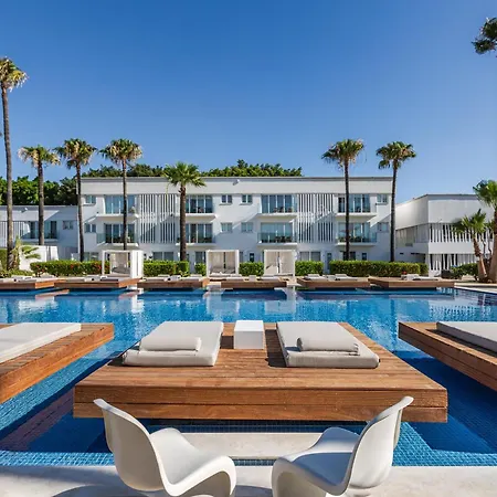 So White أيا نابا