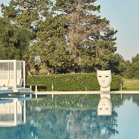 So White منتجع أيا نابا